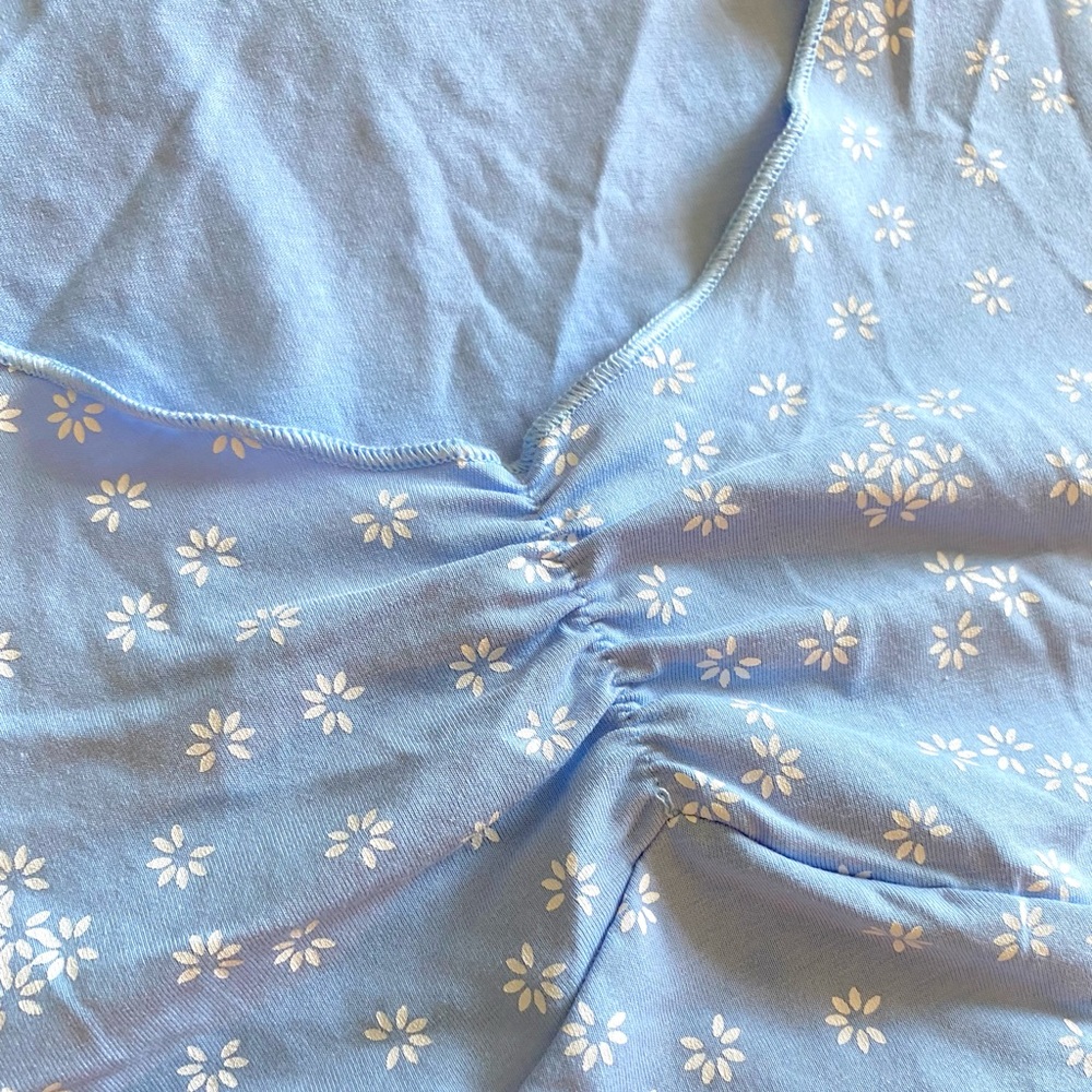 TREND ALERT- Blue Daisy Crop Top